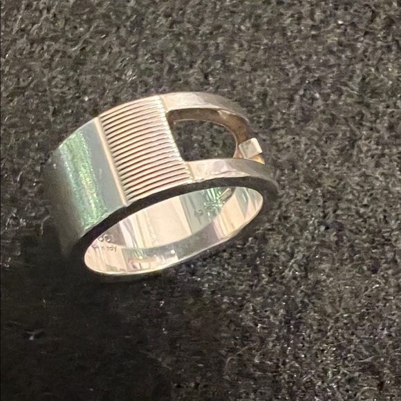 Gucci Silver Women's Modern Ring EUC, European size 10 US 5 - Picture 9 of 11